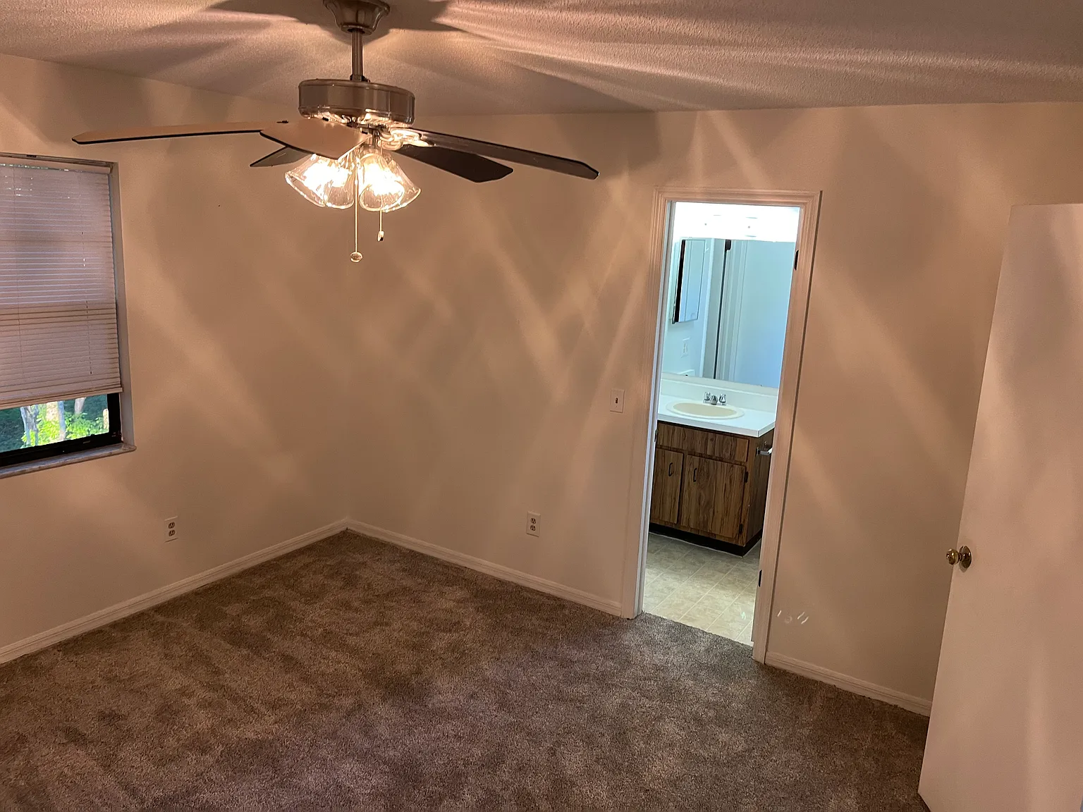 3 bed, 2.5 bath, 1700 sqft, $2,300 — Photo 4