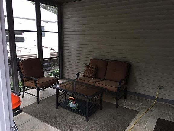4th image of 5849 N Glenmoor Ln