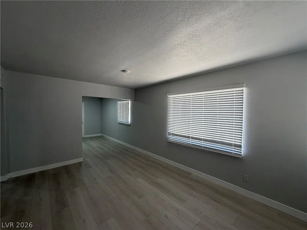 2 bed, 1.0 bath, 2610 sqft, $1,200 — Photo 3