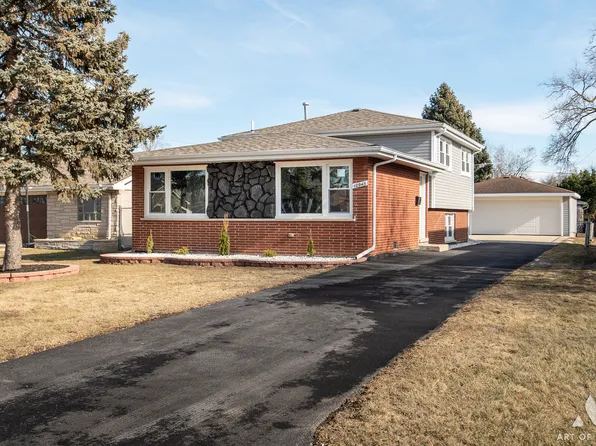 10945 S Neenah Ave, Worth, IL 60482