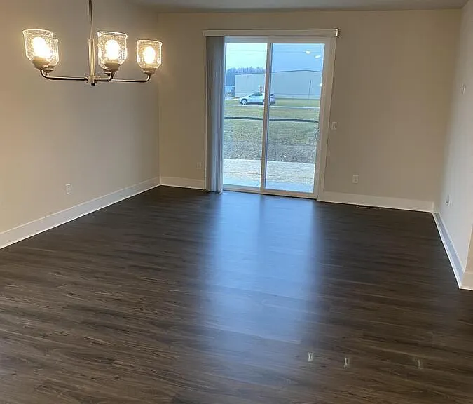 W218N16046 Tiger Lily Dr — Photo 5