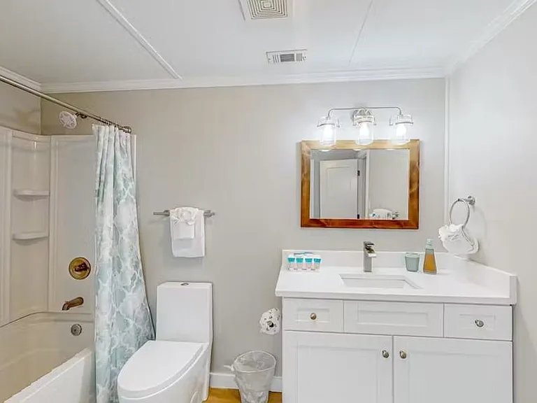 7304 Beach Dr — Photo 1