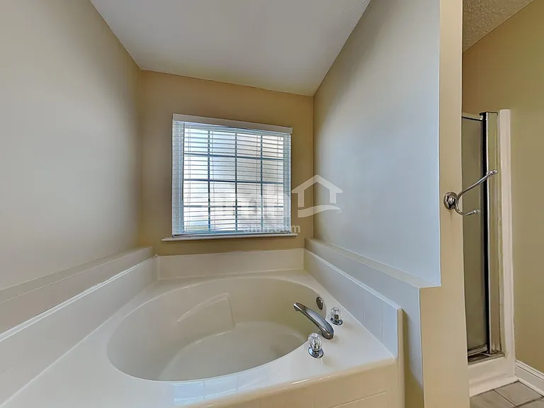 738 Laurel Hill Cir — Photo 13