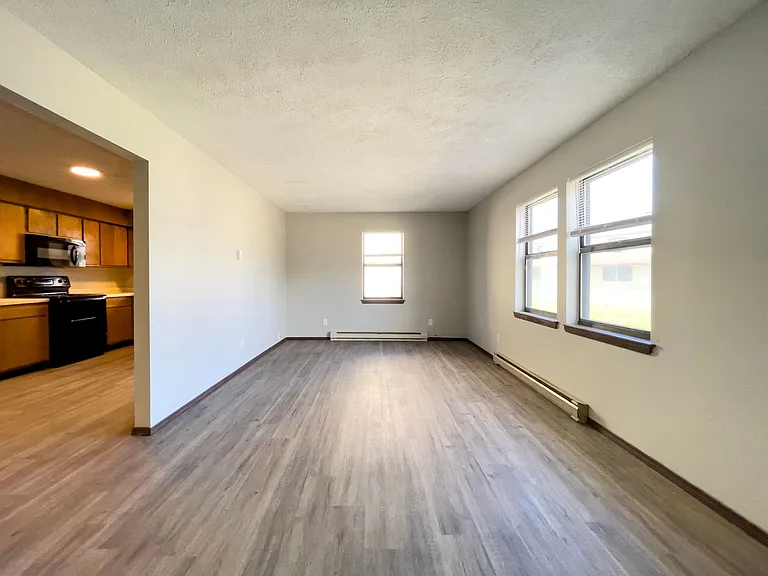 East Memorial Apartments — Photo 54