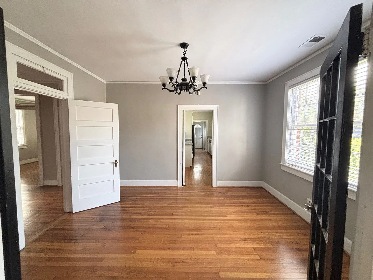 Bungalow in Rosewood — Photo 3