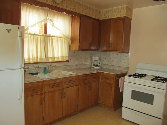 4th image of 2819 N 72nd Ct
