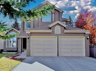 131 E Hawkstone Dr NW, Calgary, AB T3G 3N4