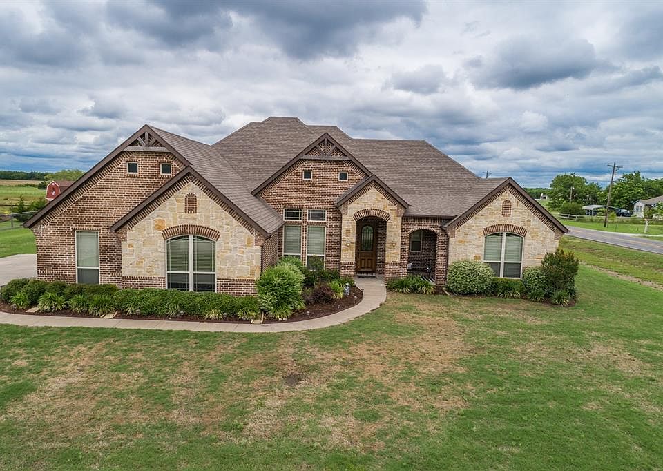 1st image of 4000 Hackberry Cir