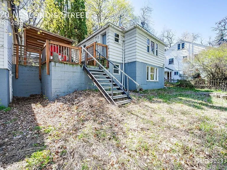 720 NE Illinois St — Photo 25