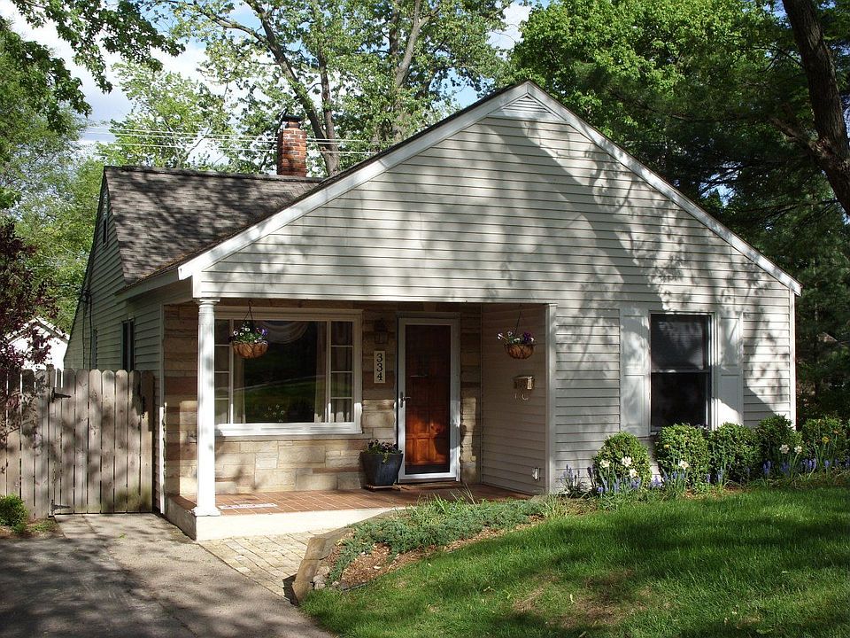 Large front yard, set back from street