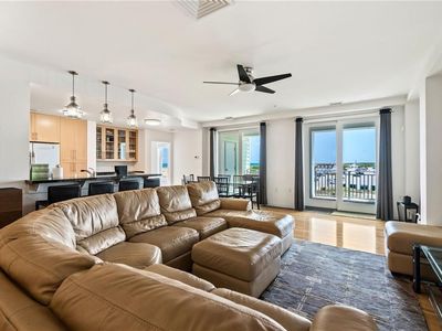 3738 Sandpiper Rd APT 227B, Virginia Beach, VA, 23456