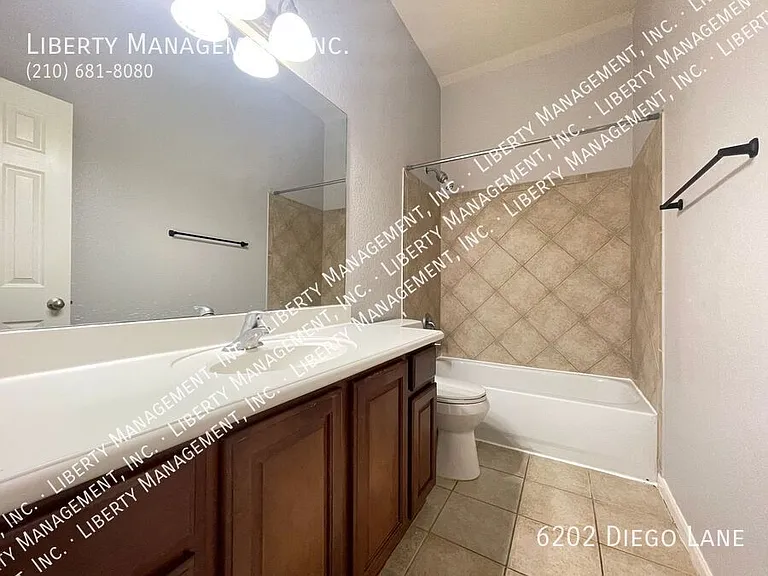 6202 Diego Ln — Photo 33