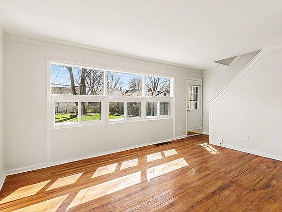 5th image of 20450 Lancaster St