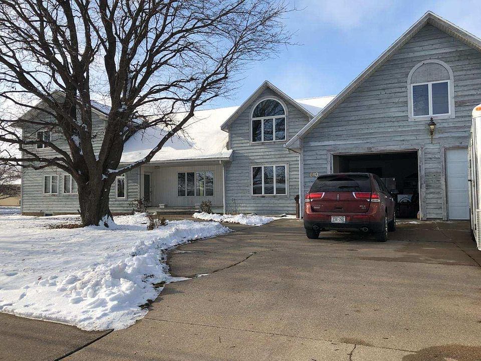 1st image of 610 Leonard STREET NORTH North