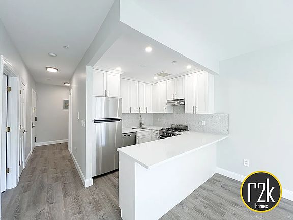 3rd image of 2311 31st Ave APT 4C