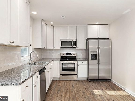 3rd image of 94 Shorewood Dr
