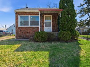 584 Roosevelt St, Creve Coeur, IL