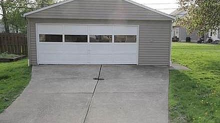 3rd image of 1686 Temple Ave
