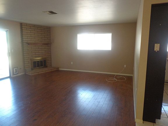 3rd image of 41194 Toledo Dr