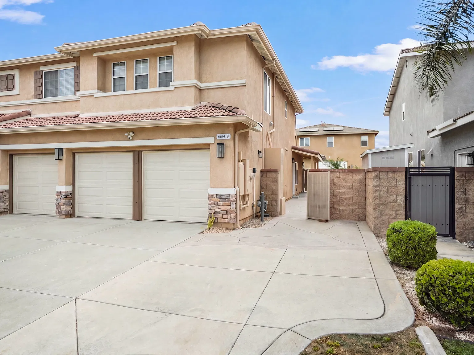 1 bed, 700 sqft, $2,200 — Photo 1