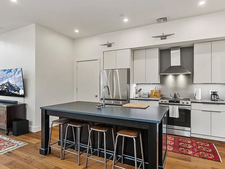 131 Main St #2 — Photo 10