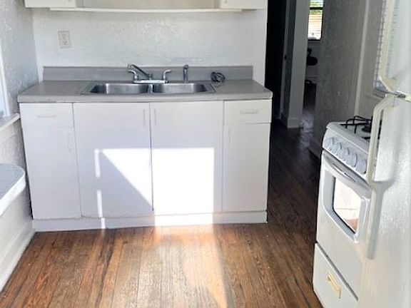 2nd image of 315 Pine Ter #B