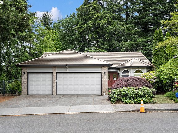 4th image of 3148 NE Rocky Butte Ln