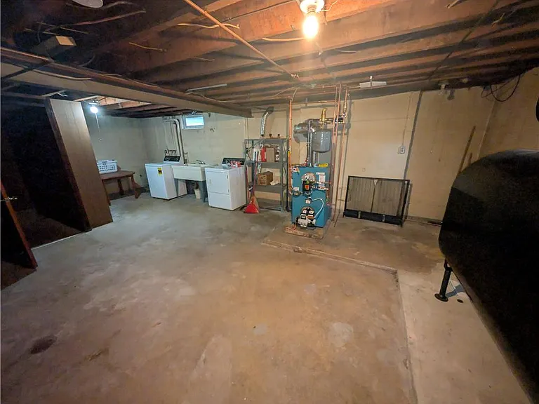 943 Moravia St — Photo 19