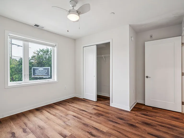 Graduate Pointe — Photo 252