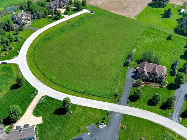 13 Derek Dr, Elburn, IL 60119