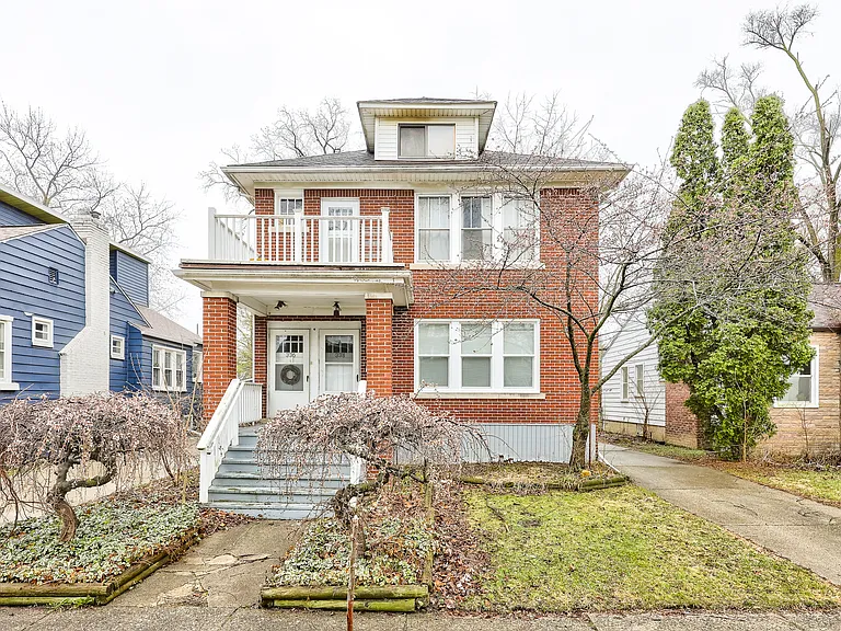 338 E Webster Ave — Photo 30