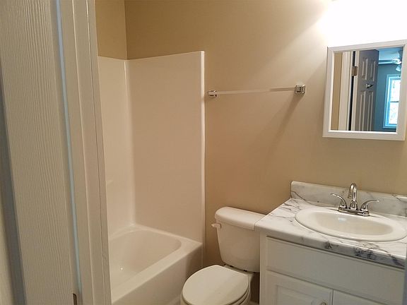 4th image of 109 Rebecca Dr