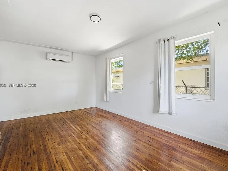 101 NW 74th St #4 — Photo 2
