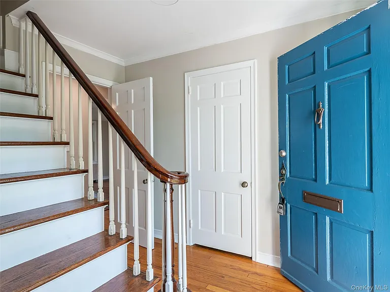 35 Bogart Ave — Photo 3