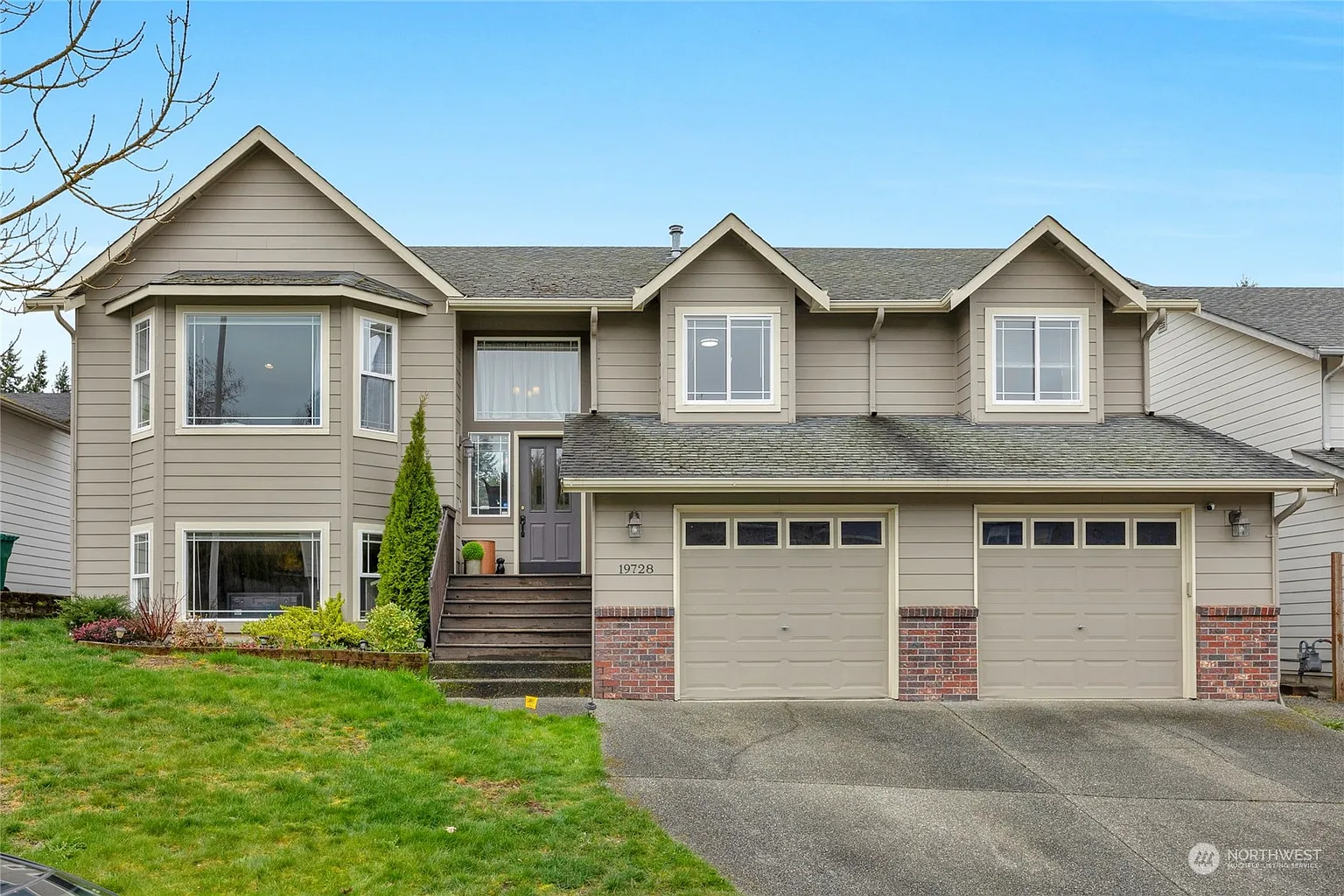 19728 Knoll Drive photo 1