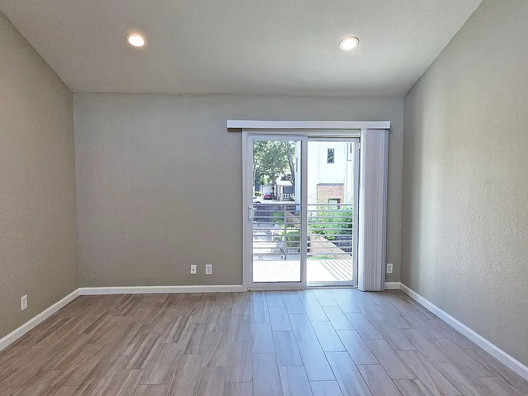 2222 I St #15 — Photo 9