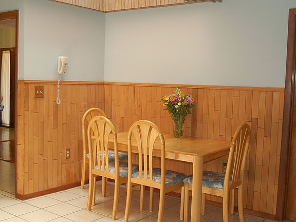 Bright Eat-In Kitchen