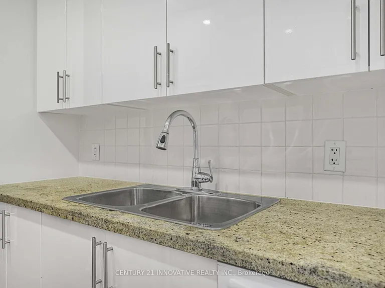 85 Bloor St E #805 — Photo 12