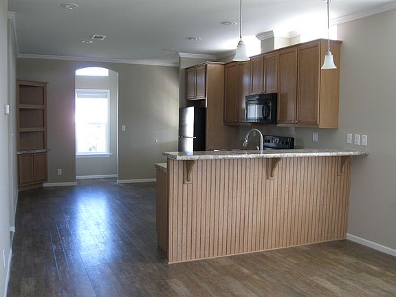 2nd image of 156 Oleander St
