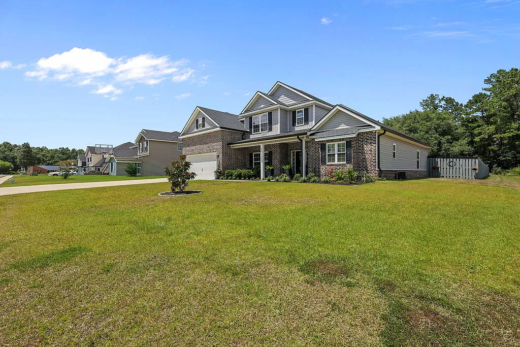 5 bed, 3.5 bath, 3083 sqft, $3,000 — Photo 3