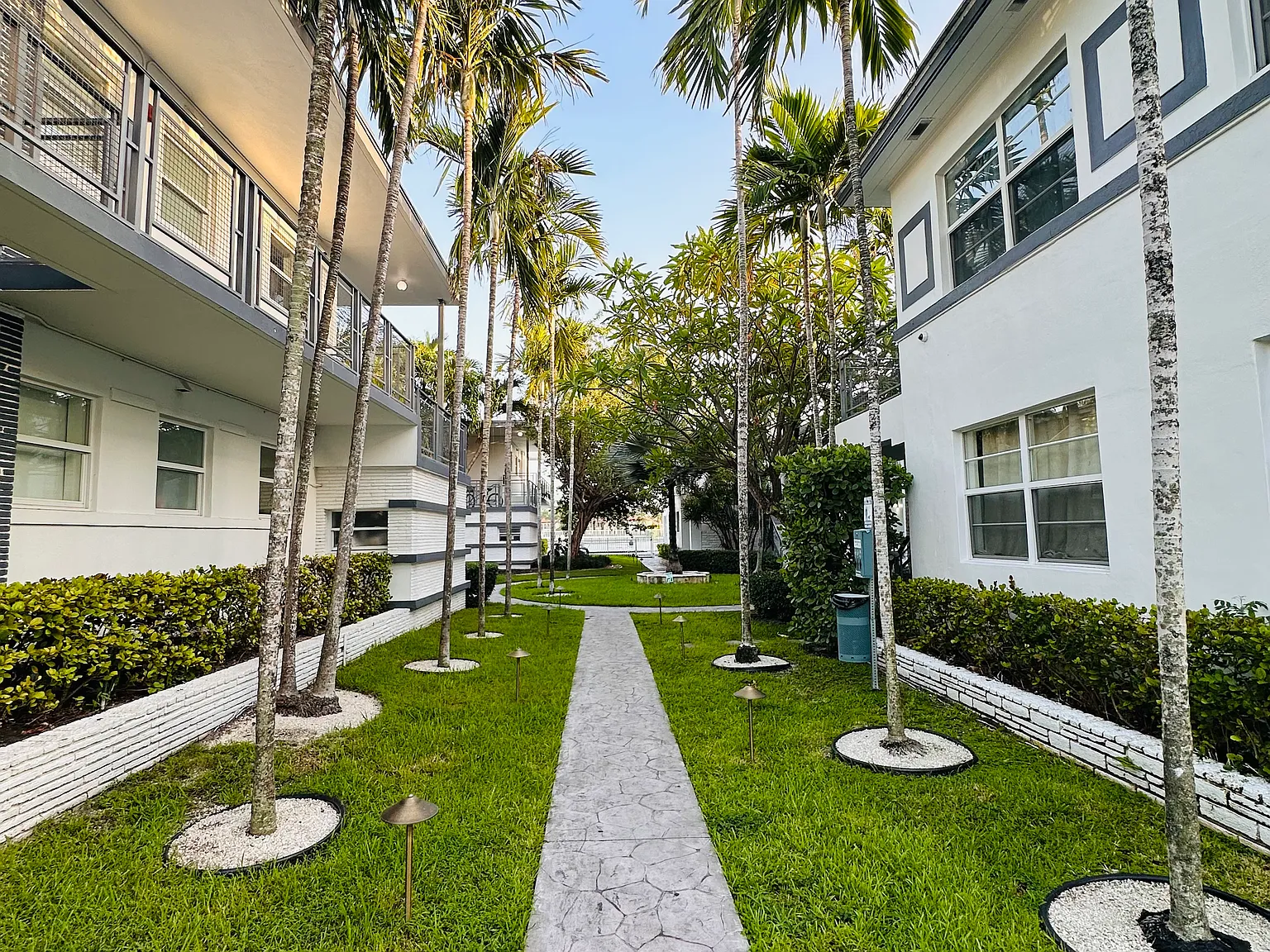 1 bed, 850 sqft, $2,200 — Photo 2