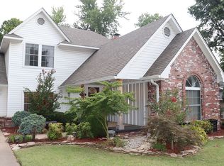 608 1/2 E Blue Starr Dr, Claremore, OK 74017