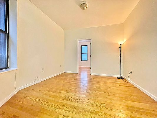 2nd image of 510 9th Ave #3R