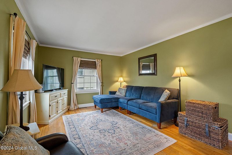 4th image of 617 Elliott Street