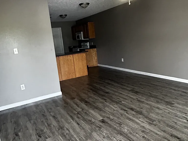 101 Eastgate Dr #B — Photo 2