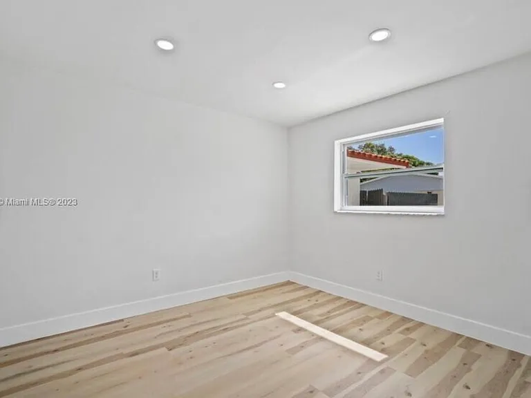 1521 NE 148th St #1 — Photo 7