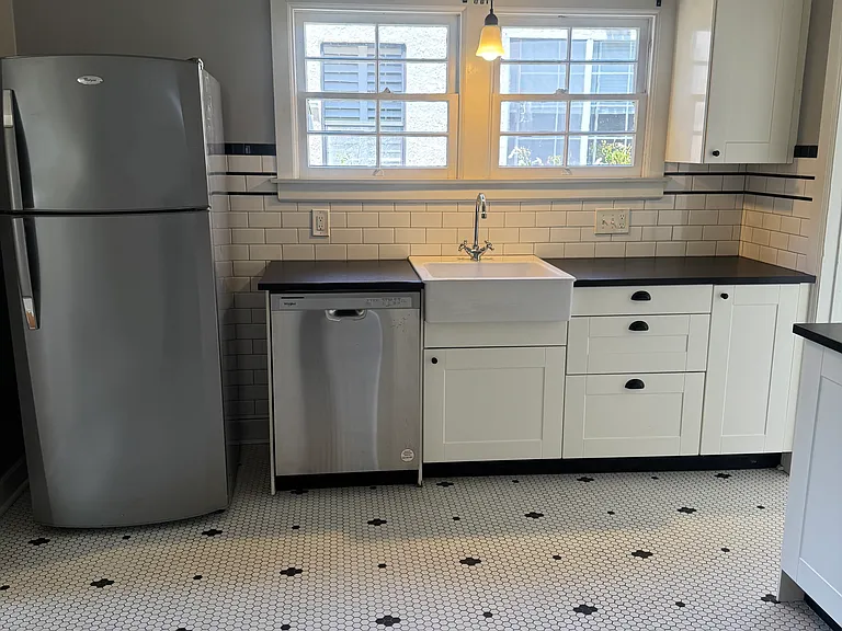 2142 Selby Ave — Photo 13