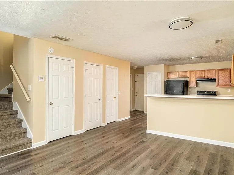 935 Hickory Bend Rd — Photo 2