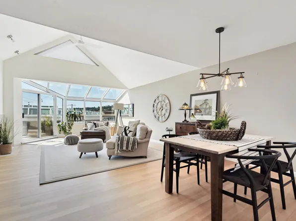 1107 Elm St, White Rock, BC V4B 3R9