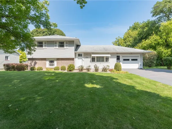 1376 Weiland Rd, Rochester, NY 14626